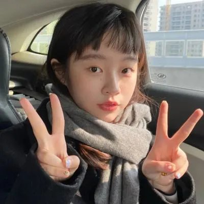 蓝色嘴巴的脸